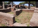 06670 ostia - regio iv - insula v - taberne dei pescivendoli (iv,v,1) - raeume hinter dem verkaufsraum - bli ri norden - 06-2024.jpg